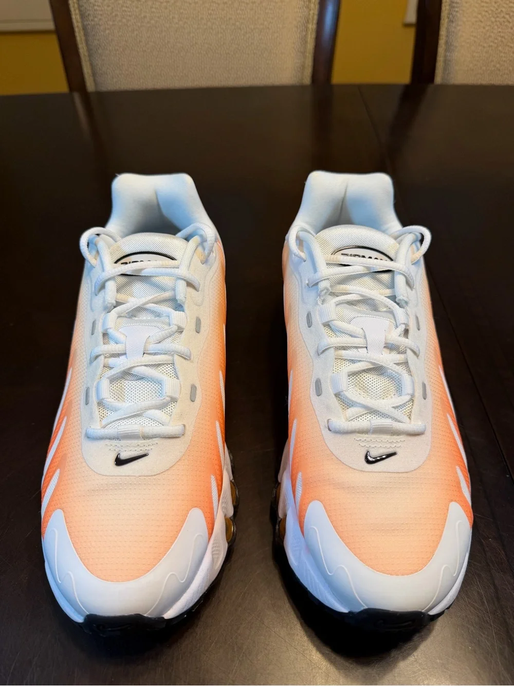 New Nike Air Max DN8 Orange White Sneaker Shoes Size US 6.5Y